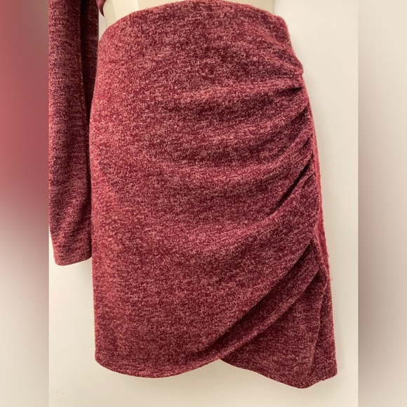 Burgundy sweater skirt set - Picture 2 of 4